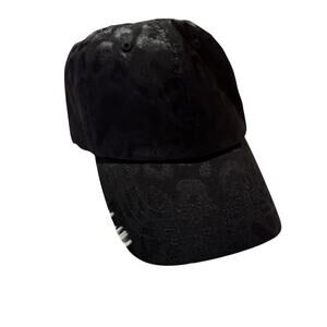 NWT women’s one size black Chita print hat with hole for ponytail adjustable